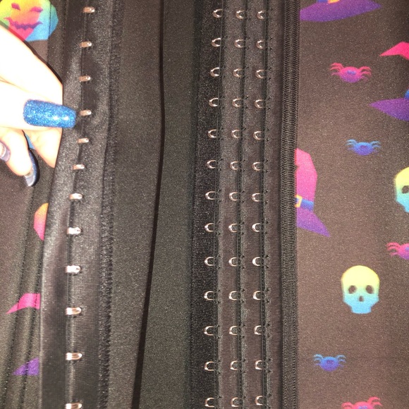 New, Never Used Plus Halloween Print Zipper Front Corset Waist Trainer - Picture 5 of 12